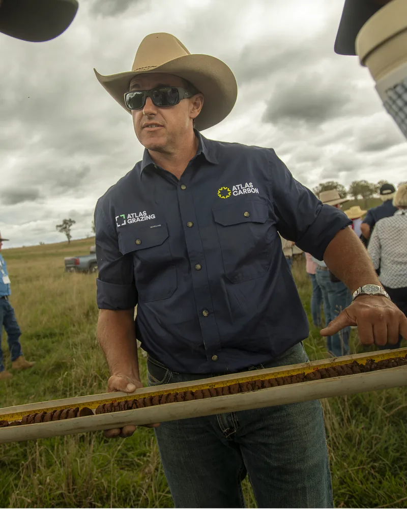 Rafe Ritchie of Atlas Grazing and Atlas Carbon showing producers a soil core sample in the paddock